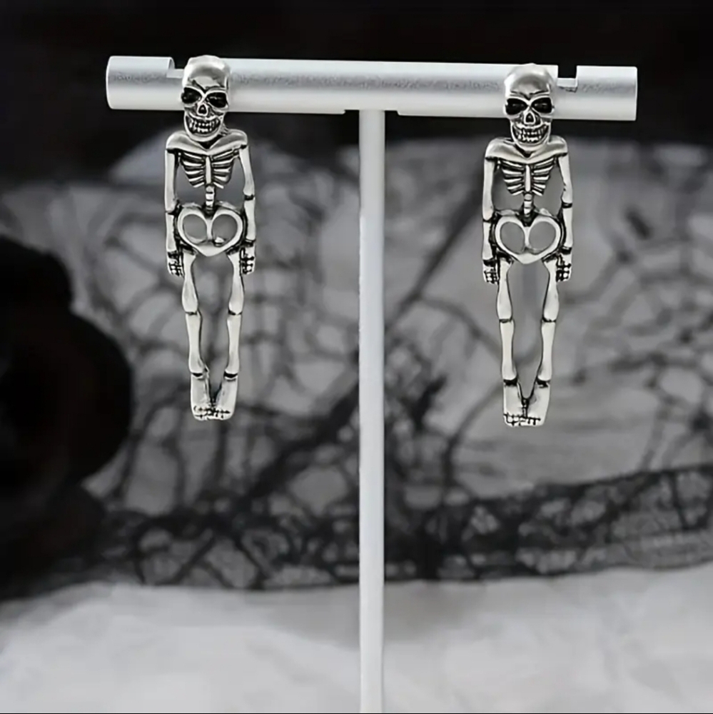 Silver-tone Skull Skeleton Pierced Earrings Lightweight Metal Alloy NEW - Picture 2 of 4